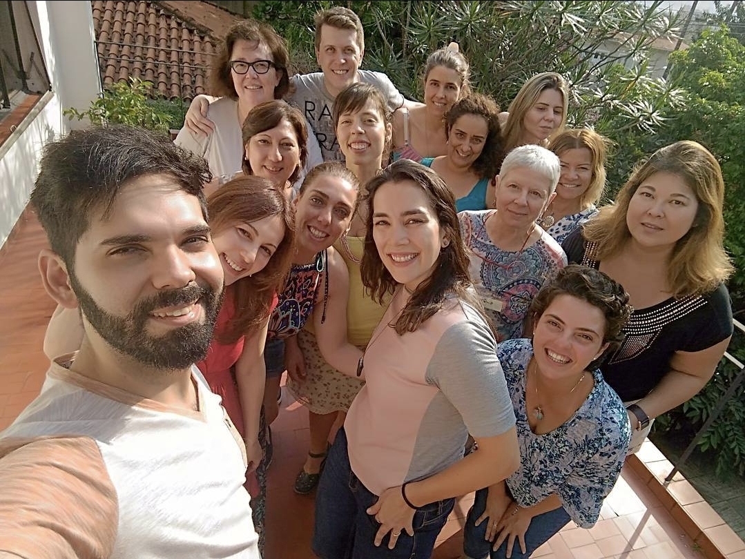 Turma da Casa Theta reunida em formação presencial